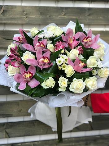 Букет цветов из: Розы и Хризантемы в Нерюнгри