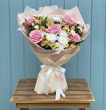 Букет цветов из:  Гвоздики, Орхидеи и Розы в Нерюнгри