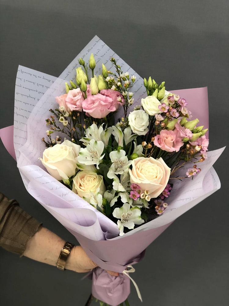 Букет цветов из: Альстромерии, Розы и Лизиантусы в Нерюнгри