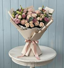 Букет цветов из:  Розы и Лизиантусы в Нерюнгри