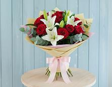 Букет цветов из:  Лилии и Розы в Нерюнгри