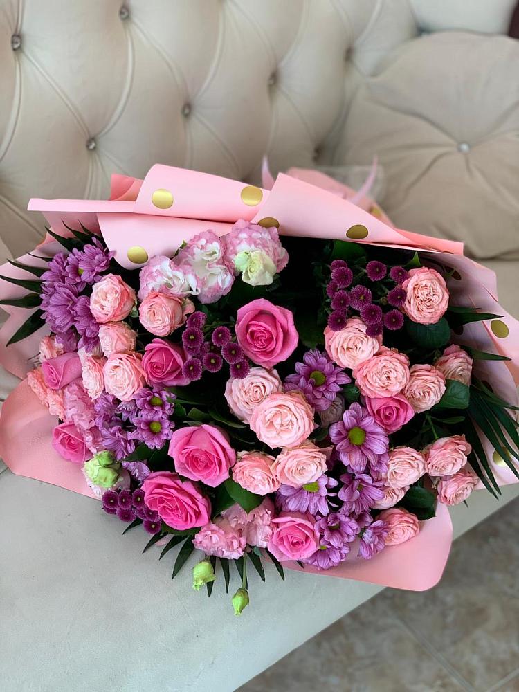 Букет цветов из: Хризантемы, Розы и Лизиантусы в Нерюнгри