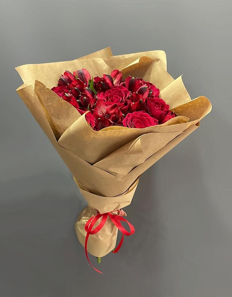 Букет цветов из: Альстромерии и Розы в Нерюнгри