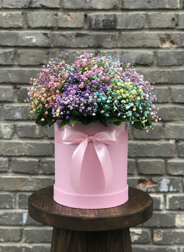 Цветочная композиция из Гипсофила и Розы в шляпной коробке в Нерюнгри