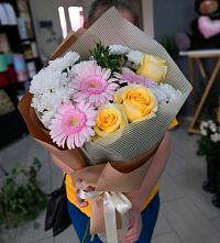 Букет цветов из:  Герберы, Розы и Хризантемы в Нерюнгри