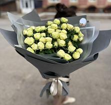 Букет Белые кустовые розы Солинеро в Нерюнгри