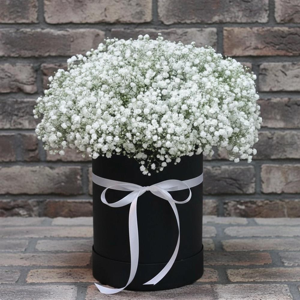 Цветочная композиция из Гипсофила в шляпной коробке в Нерюнгри