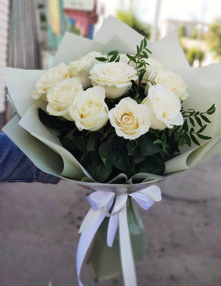 Букет Белые розы Проуд в Нерюнгри