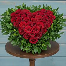 Цветочная композиция из Розы в виде сердца в Нерюнгри