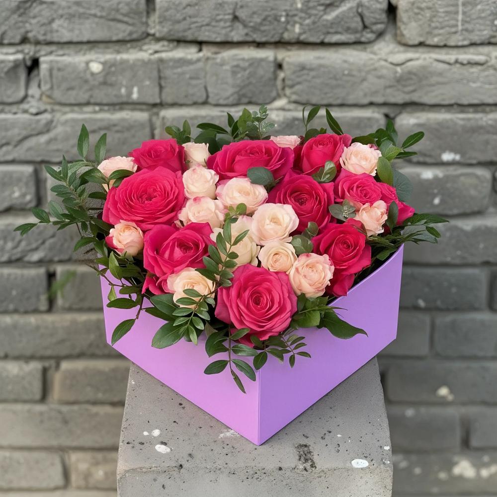 Цветочная композиция из Розы в коробке в Нерюнгри