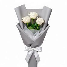 Букет 3 белые розы в Нерюнгри