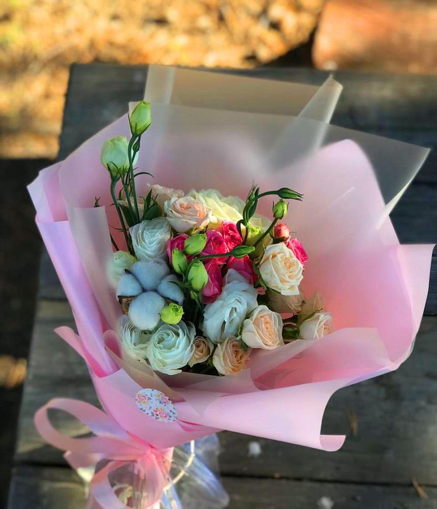 Букет цветов из: Розы и Лизиантусы в Нерюнгри