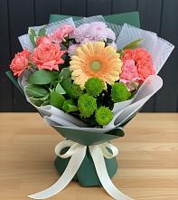 Букет цветов из:  Гвоздики, Розы, Герберы и Хризантемы в Нерюнгри