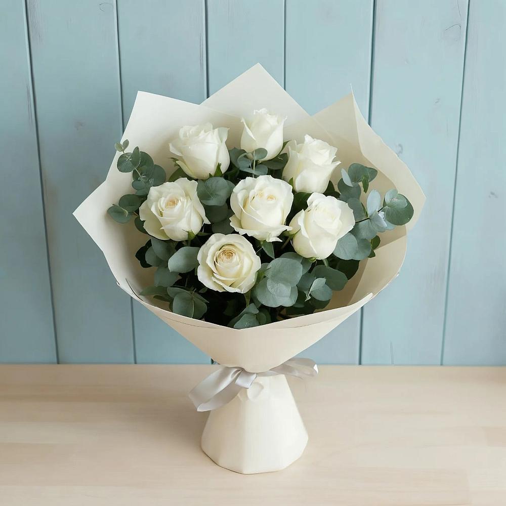 Букет Белые розы в Эвкалипте в Нерюнгри