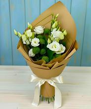 Букет цветов из:  Хризантемы и Лизиантусы в Нерюнгри