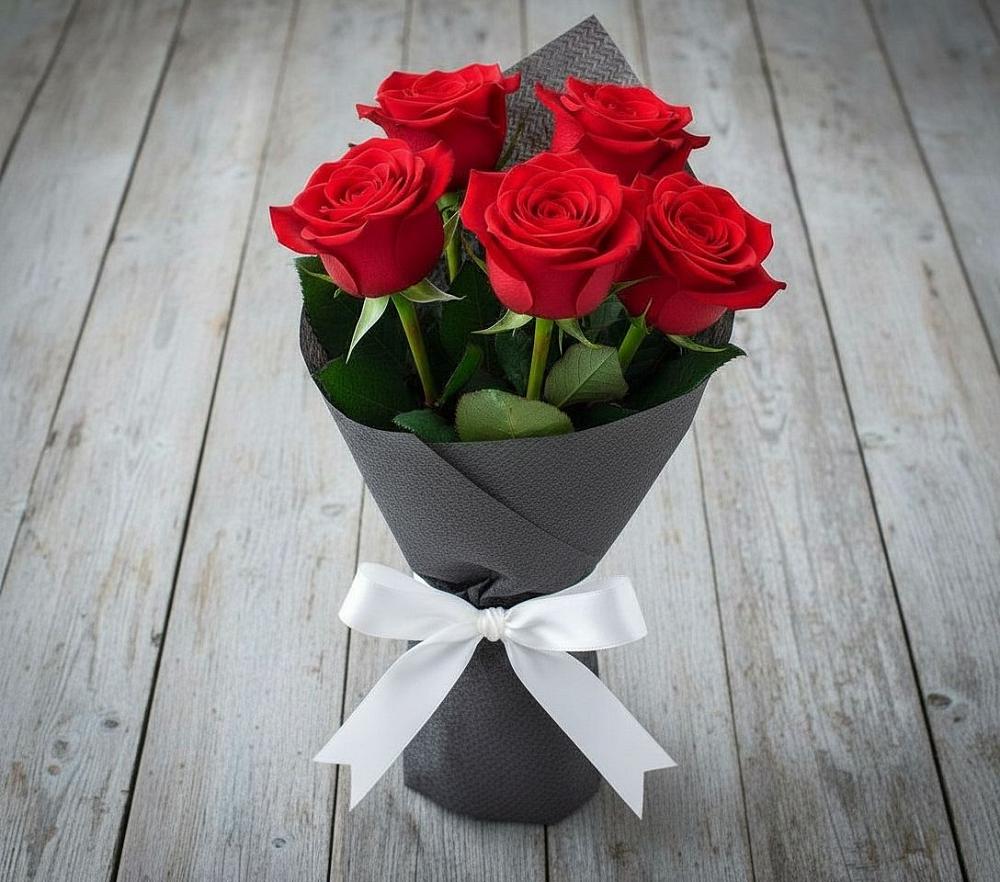 Букет 5 Красных роз Эдлесс Лав в Нерюнгри
