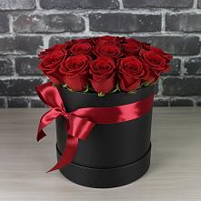 Цветочная композиция из Розы в шляпной коробке в Нерюнгри