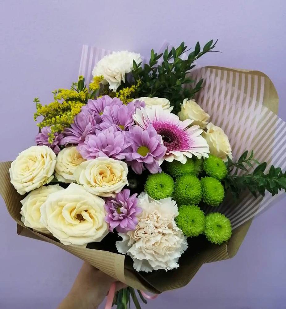 Букет цветов из: Хризантемы, Розы, Гвоздики и Герберы в Нерюнгри