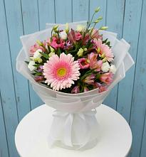 Букет цветов из:  Герберы, Альстромерии и Лизиантусы в Нерюнгри