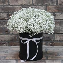 Цветочная композиция из Гипсофила в шляпной коробке в Нерюнгри