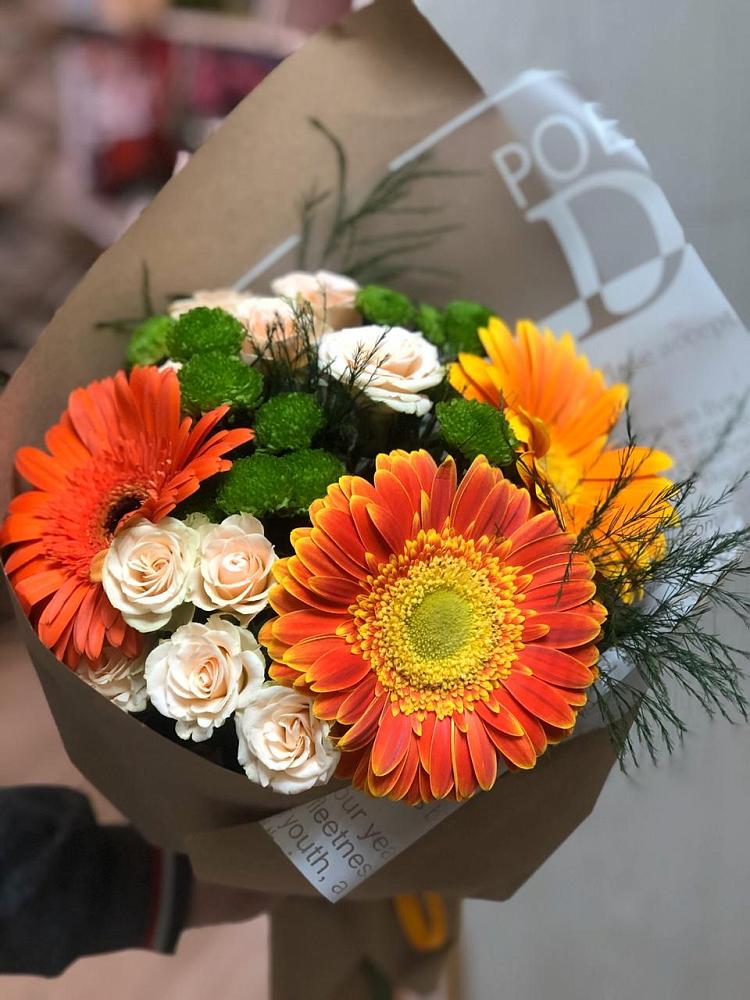 Букет цветов из: Герберы, Хризантемы и Розы в Нерюнгри