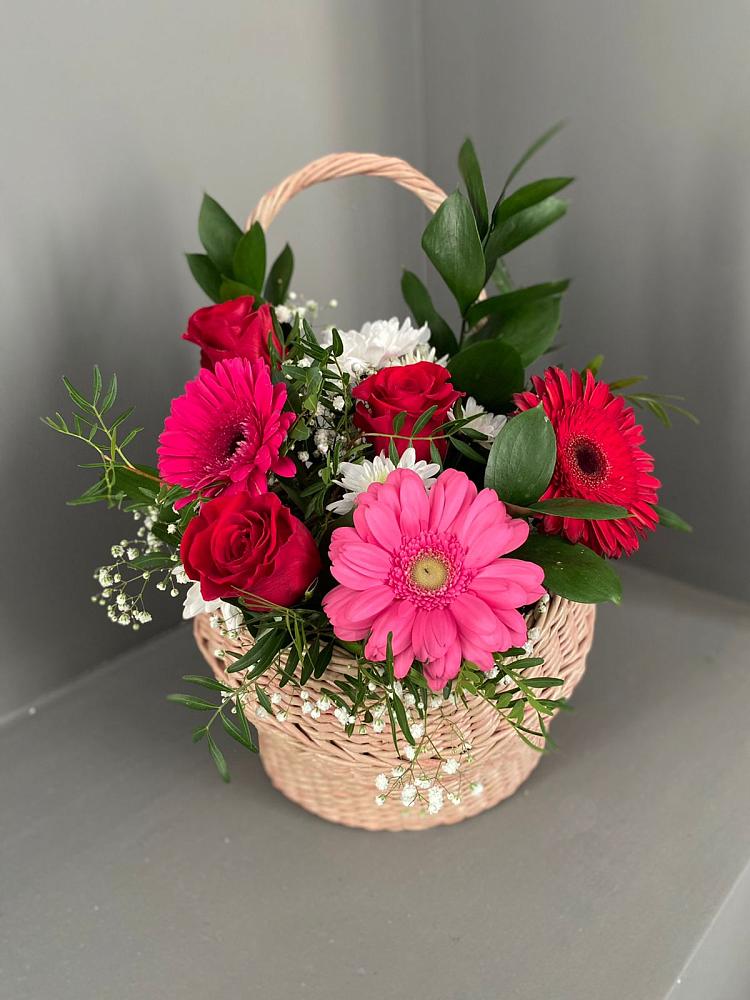 Цветочная композиция из Розы, Хризантемы и Герберы в корзине в Нерюнгри