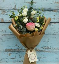Букет цветов из:  Розы и Лизиантусы в Нерюнгри