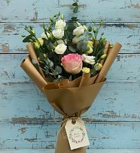 Букет цветов из:  Розы и Лизиантусы в Нерюнгри