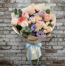Букет цветов из:  Розы, Лизиантусы и Гвоздики #REPLACE_PRED# Нерюнгри